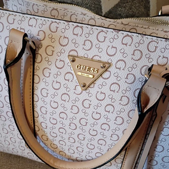 GUESS Handbag NWT Sacrifice Sale!! - Picture 3 of 9